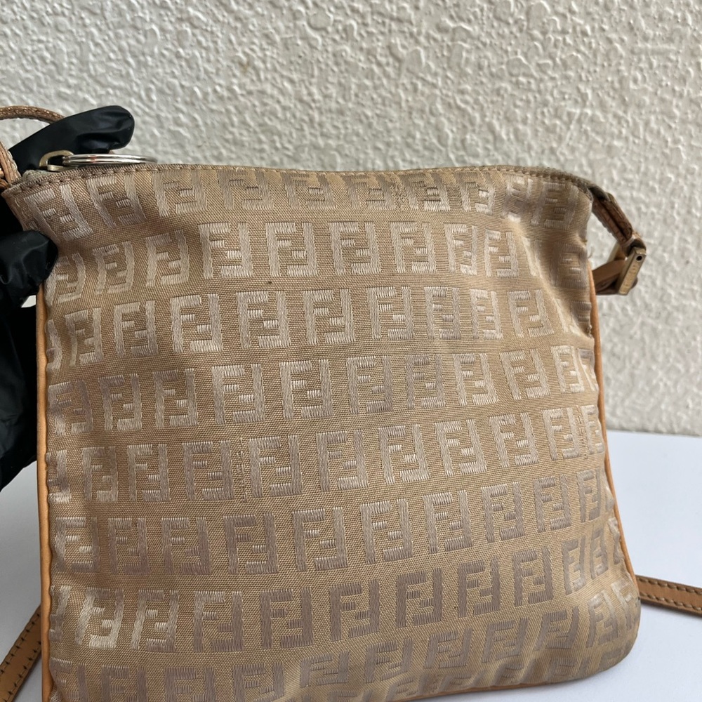 Fendi Beige Crossbody Bag with Charm - Picture 3 of 10